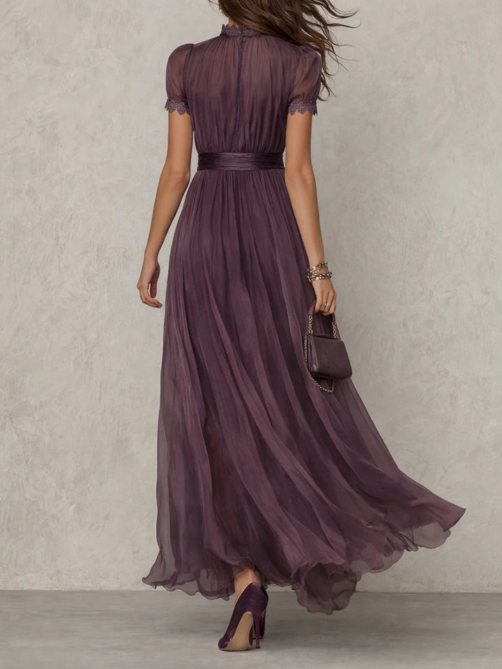 Robe Maxi Élégance en Dentelle Flavira